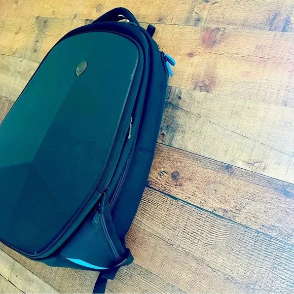 NWOT Mobile Edge Alienware Vindicator 2.0 Backpack for 15.6" Laptops - Picture 3 of 14